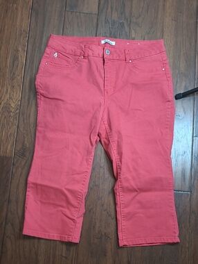 D. Jeans Light Red/Coral Capri Jeans size 14W